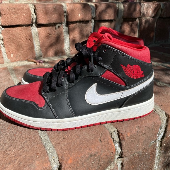 Air Jordan 1 Mid Black/Red - Picture 3 of 5
